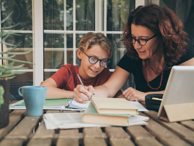 The course develops tutors' ability to adapt teaching to the individual, respond in real time, and support learner progress