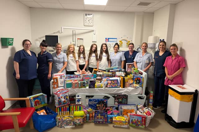 Last week the teenagers brought smiles to little patients’ faces when they visited Nightingale Ward with the presents.