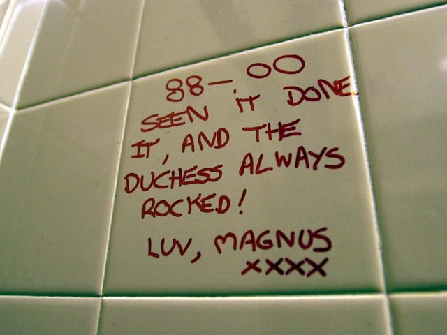 A vibrant pub that punters and bands flocked to. Oasis, Radiohead and Nirvana played there.
