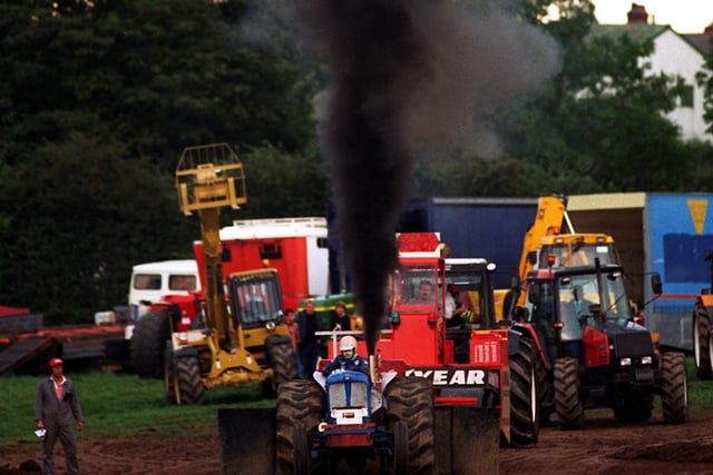 1996 Kevin Morris putting up a plume of smoke in his tractor Happy Wanderer