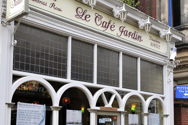 Le Cafe Jardin, (Huntriss Row, Pictured); McDonald's, (Huntriss Row); Saba Thai and Curry Lounge, (St.Thomas Street); Scarborough Tandoori, (St Thomas Street); Gianni's ristorante Italiano, (Victoria Road); Rumba, (Vernon Road).