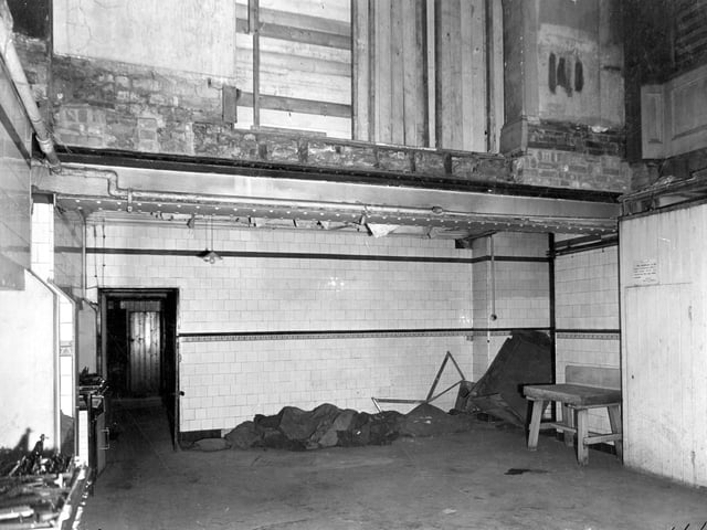 Gas cookers can be seen on the left wall of the British Restaurant in the Crypt of Leeds Town Hall. Still open in 1954 when others had closed. It finally closed in 1966.
