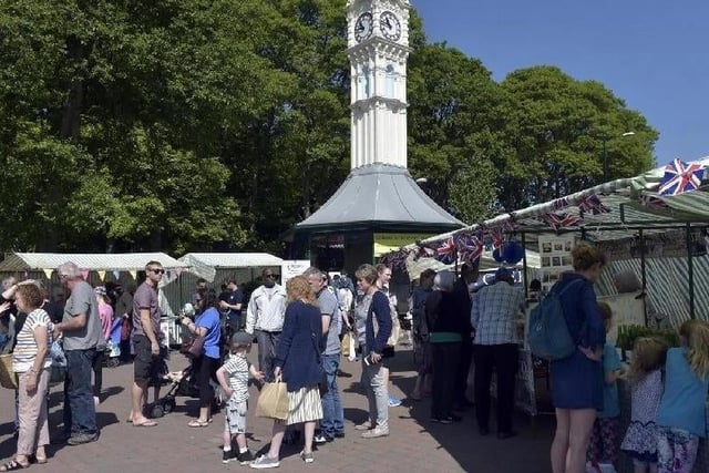 Close to Roundhay Park, Oakwood has regular farmers' markets beneath its pretty Victorian clock. It also has a parade of cafes, bars and shops.