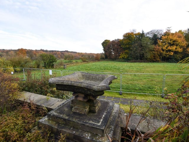 Robert Townley Parker also desired uninterrupted views of the landscape and he ordered surrounding buildings used by the local population to be demolished. These included the George & Dragon and Eagle & Child pubs, along with a corn mill, smithy and several cottages.
