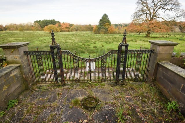 Robert Townley Parker inherited Cuerden in 1794. He served as High Sheriff of Lancashire and was twice a Conservative MP for Preston. To protect what he considered his right to privacy, he erected a wall around the entire estate.