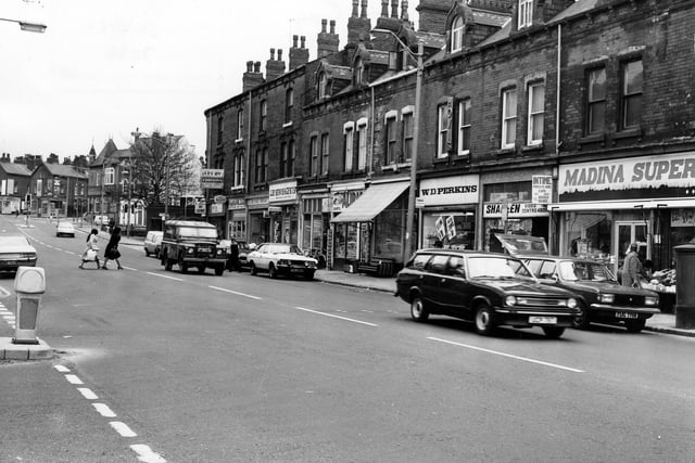 April 1980. A view of parade of shops in Roundhay Road looking towards the junction with Roseville Road.
