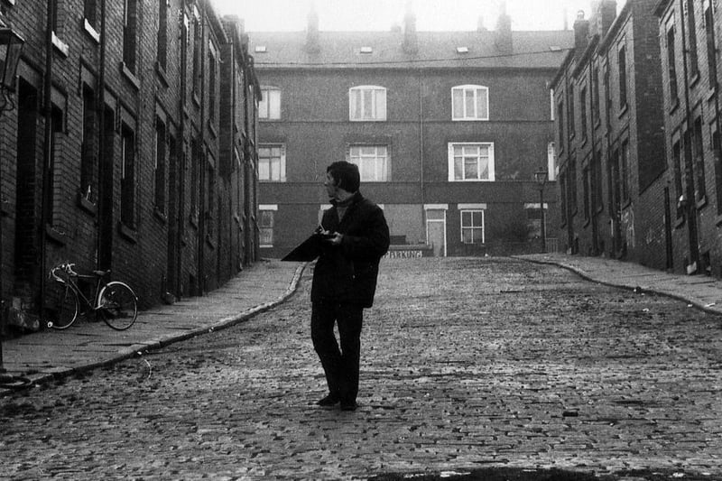 Lvinia Street in Little London looking towards Well Close View in 1970. These cobbled streets of terraced housing were part of a designated clearance area and soon to be demolished. Carlton View now occupies the site.