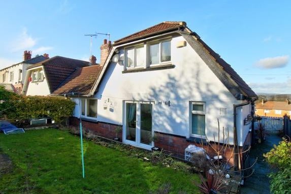 Extremely well presented three bedroom semi-detached Dutch bungalow in a sought after location. The property benefits from a modern kitchen and bathroom, two spacious reception rooms, three bedrooms, off road parking and stunning panoramic far reaching views.