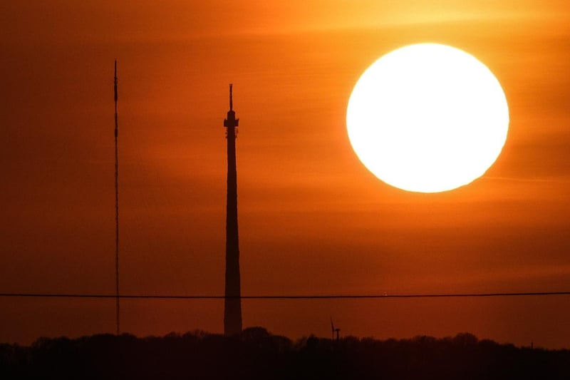 Sue Billcliffe sent in this incredible photo of the sun setting behind the Emley Moor TV masts, as seen frmo Ryhill.