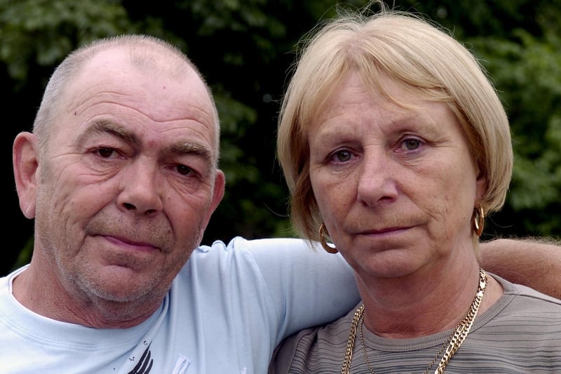 This Peter and Angela Mills who ran the The Omnibus on Sharpe Lane at Middleton in July 2007.