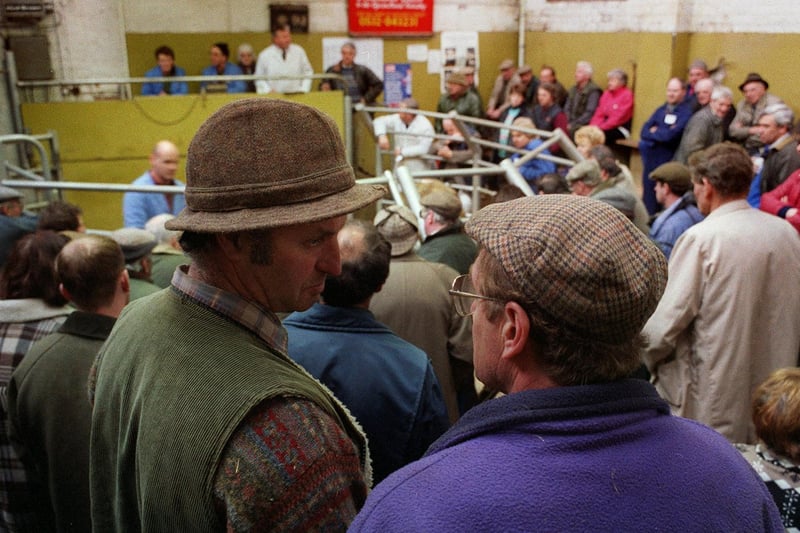Nove,mber 1998 and farmers discuss beef prices at the weekly Wharfedale Farmers Auction Mart in Otley.