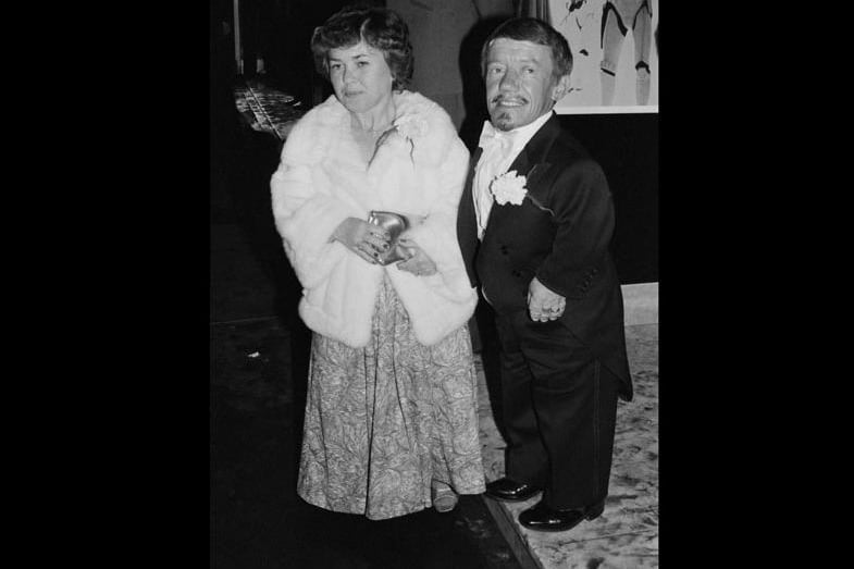 Kenny Baker and his wife Eileen Baker attend the royal premiere of 'The Empire Strikes Back' at the Odeon Leicester Square, London, UK, 20th May 1980