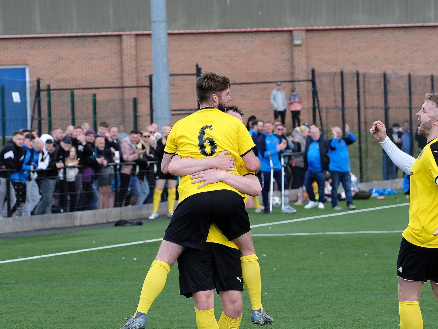 Trafalgar 2 Newlands 0

Photos by Richard Ponter