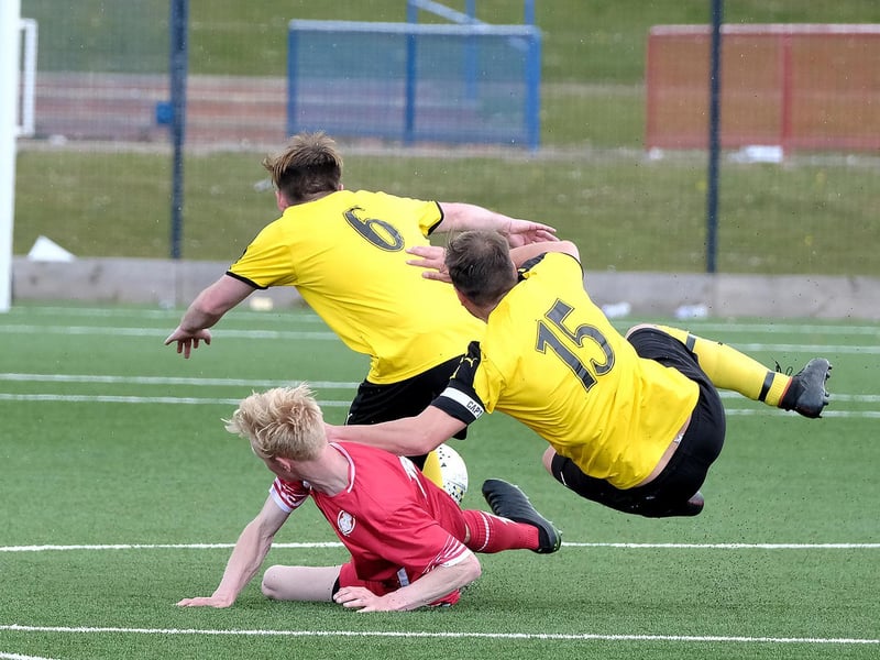 Trafalgar 2 Newlands 0

Photos by Richard Ponter