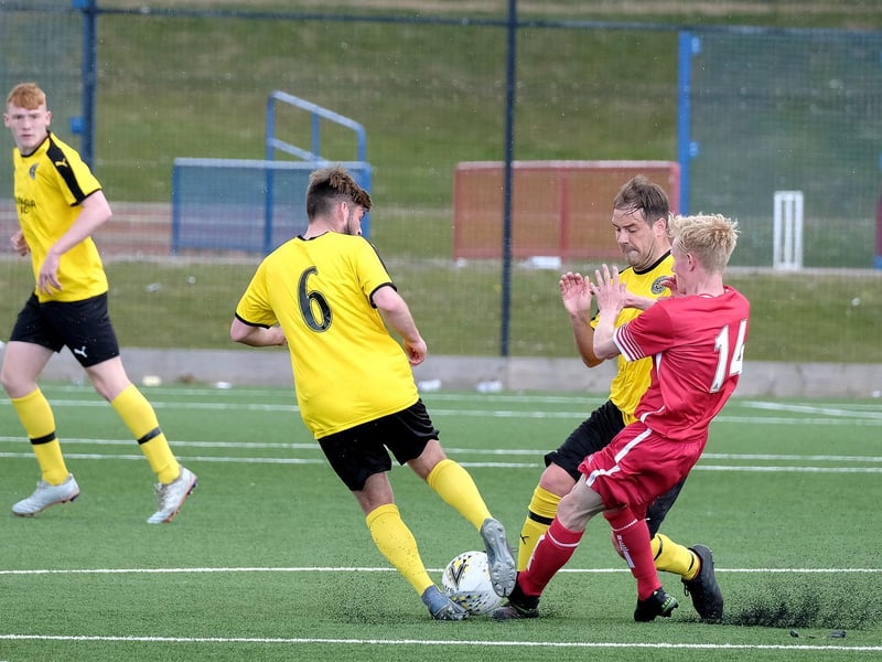 Trafalgar 2 Newlands 0

Photos by Richard Ponter