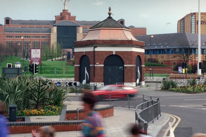The Rotunda at Eastgate roundabout in April 1998.
