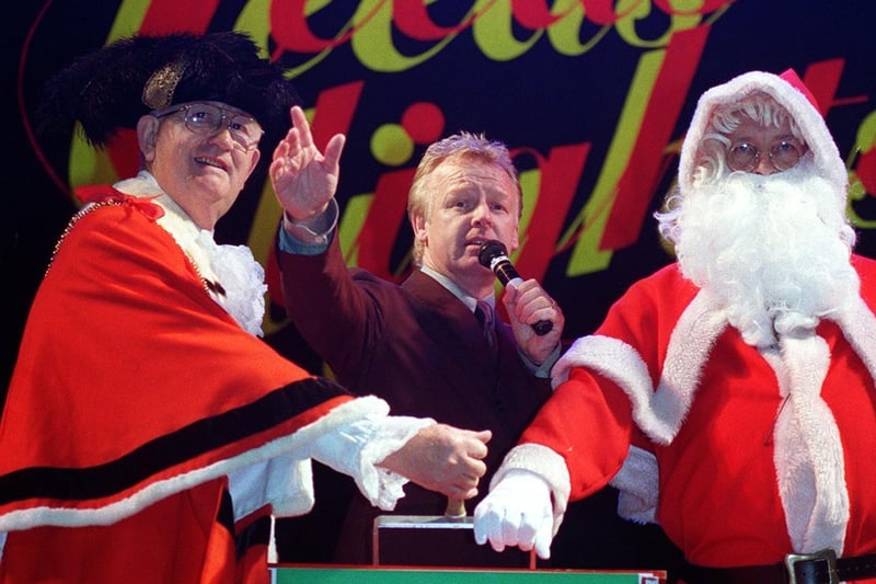 Comedian Les Dennis counts down the switch-on of the Leeds Christmas lights with help from the Lord Mayor of Leeds Coun Graham Kirkland (left) and Father Christmas.
