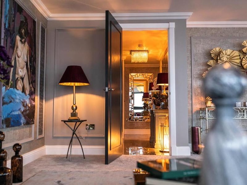 Guests and owners enter the penthouse through the front door which leads into a small corridor with another door to the living room and kitchen.