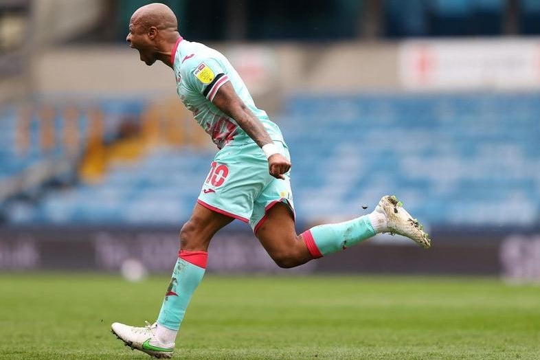 Leeds United have been urged by former player Carlton Palmer to make a move for Ghana international Andre Ayew, who has been released by Swansea. He also played for the likes of West Ham and Marseille earlier in his career. (Transfer Tavern)

Photo: Julian Finney