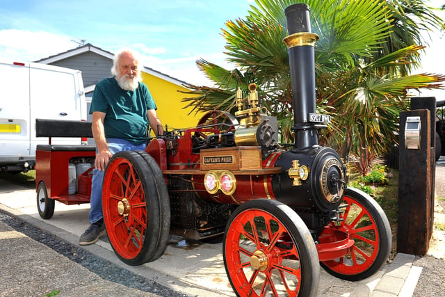 Stewart Walters and his 60th birthday present - a
4" Foster agricultural steam engine. Enthusiasts turnout as a steamroller leaves Glenwood Estate for first time in 50 years. Pic Steve Robards SR2007182 SUS-200718-164654001