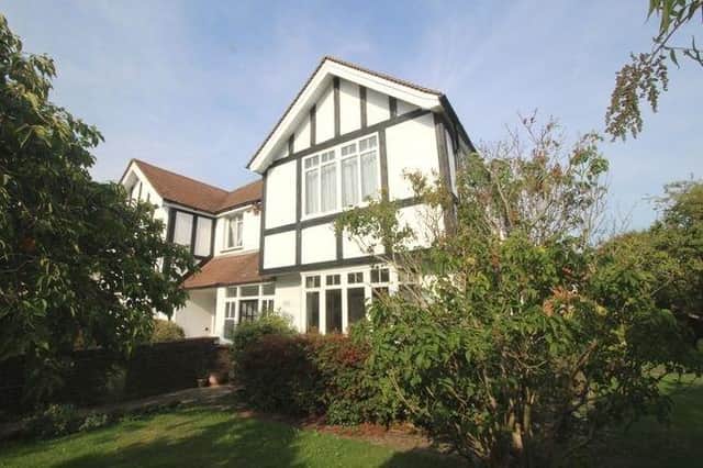 Four-bed semi-detached house to rent in Victoria Drive, Old Town, for £1,550 pcm SUS-200723-135733001
