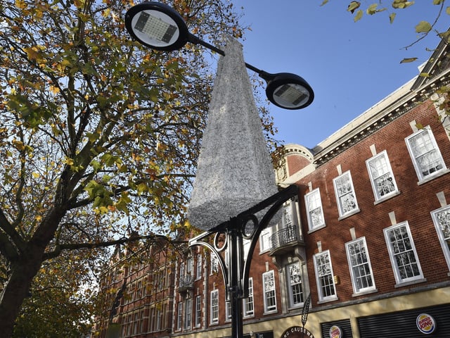 Christmas decorations go up in the City Centre. EMN-201011-112946009