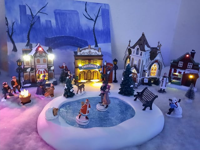 Lorien Mottau sent in this wonderful Christmas scene she has in her Worthing home