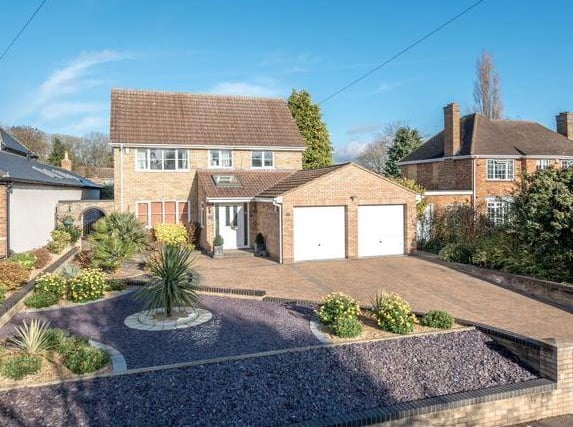 This 4 bed detached house in Molivers Lane, Bromham, has a guide price of £950,000 (Zoopla/eXp World UK)