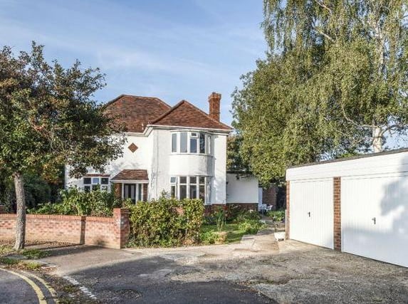 This 4 bed detached house in Ellis Road, Bedford is on the market for £800,000 (Zoopla/Lane & Holmes)