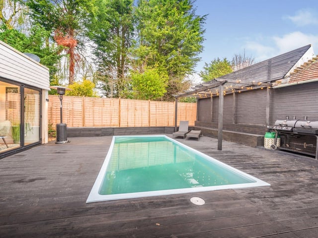 A stunning four double bedroom detached home which has been tastefully extended and renovated throughout. Price: Offers over £1,000,000.