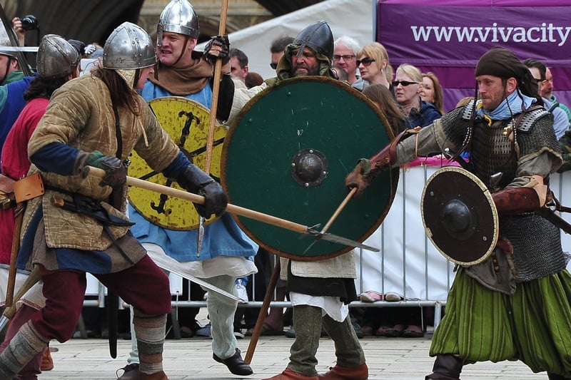 Heritage Festival 2013 . Battle between Vikings and Saxons on Cathedral Square. ENGEMN00120130622150226