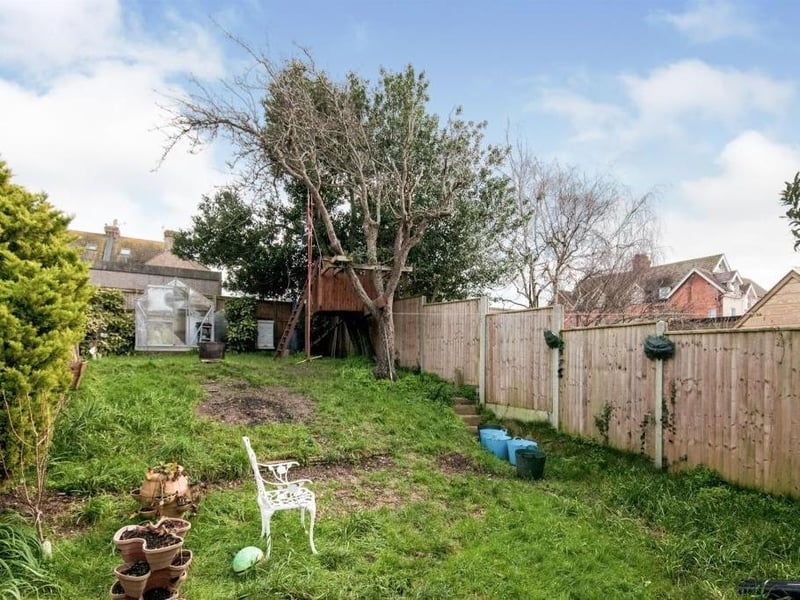 Well presented three bedroom maisonette situated on the outskirts of Bexhill centre. The property benefits from being recently renovated, has a private rear garden, allocated parking space and 995 lease length.