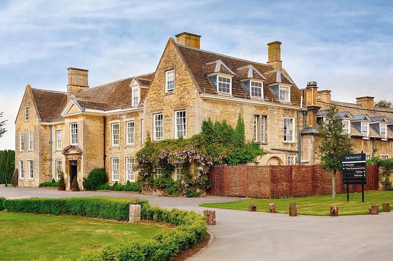 Barton Hall is a contemporary Grade II listed hotel in Kettering, which is set in 10 acres of grounds and woodlands and overlooks sweeping valley views. It can cater to up to 180 guests.