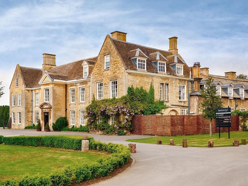 Barton Hall is a contemporary Grade II listed hotel in Kettering, which is set in 10 acres of grounds and woodlands and overlooks sweeping valley views. It can cater to up to 180 guests.