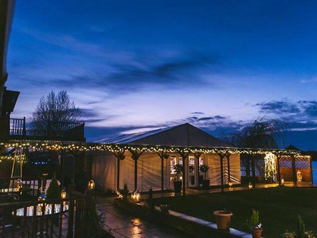 Grendon Lakes offers their stunning private function suite as well as a fairy lit patio, terrace & pagoda that all provide a wonderful space for evening receptions.This is all complete with a picturesque countryside setting alongside their water-ski lake. They also offer land fire for festival and tipi weddings!