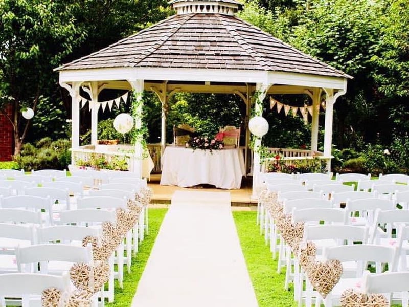 The Stanwick Hotel is set in two acres of beautiful landscaped gardens in the rolling Northamptonshire countryside. There are four rooms that are licensed to hold civil wedding ceremonies. They can cater for up to 250 guests for receptions and up to 120 for sit-down weddding breakfasts but also as little as 12 guests for more intimate weddings.
