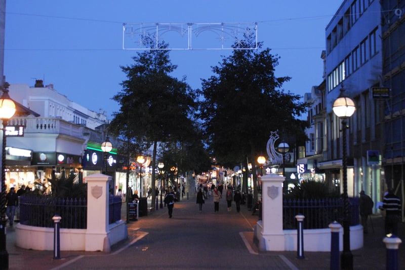 Eastbourne Christmas Lights, Terminus Road, Eastbourne.
Lights are not on.