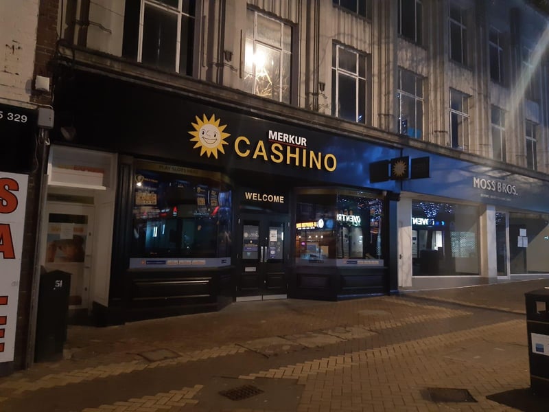 The casino, which you'd think handles large amounts of cash like the banks, does turn off all of its lights throughout the night.