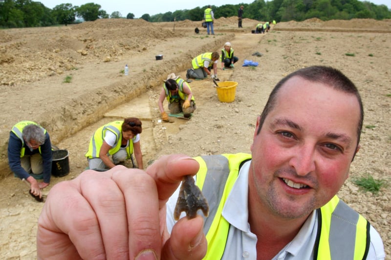 HOR 050511 Archaeological excavation at Chichester College, Brinsbury Campus. Ian Robinson with an arrowhead. photo by derek martin ENGSNL00120110605114555