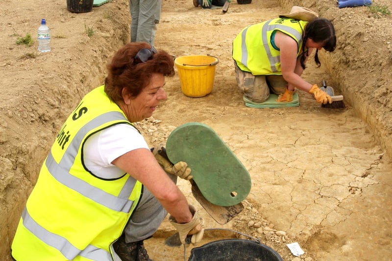 HOR 050511 Archaeological excavation at Chichester College, Brinsbury Campus. photo by derek martin ENGSNL00120110605114705