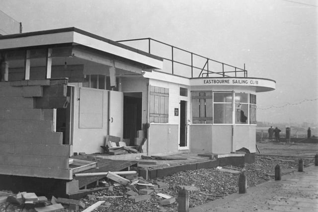 Major storm that hit Eastbourne on 20th/21st Jan 1965 SUS-220118-131057001