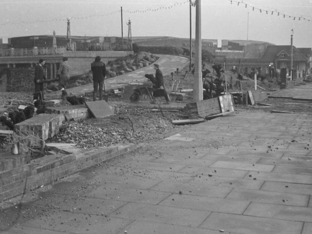 Major storm that hit Eastbourne on 20th/21st Jan 1965 SUS-220118-131002001