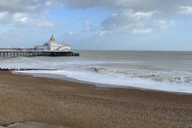 Eastbourne beach during Storm Eunice SUS-220218-155513001