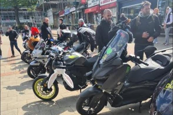 Dacorum Motorcycle Riders outside Monks Inn
