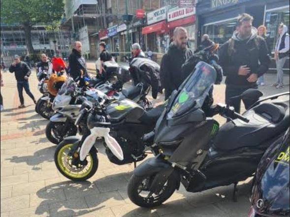 Dacorum Motorcycle Riders outside Monks Inn