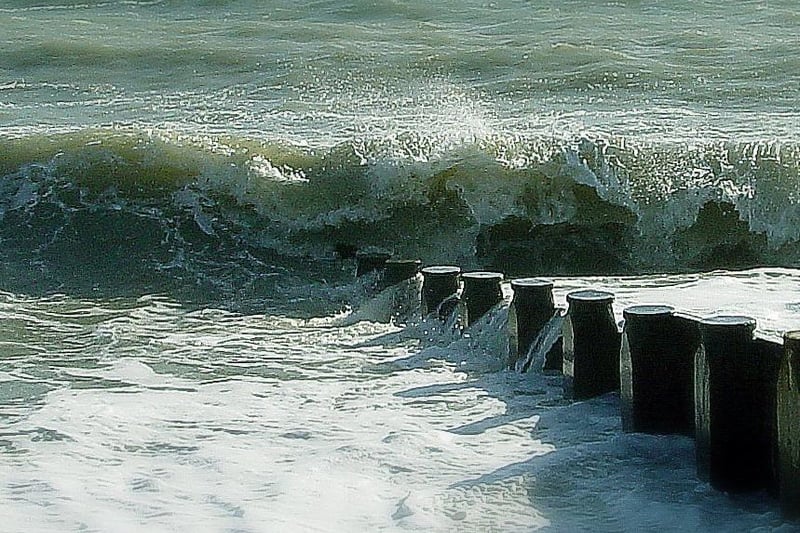 Russell Beeney captured this rough sea near the Sovereign Centre with a Sony Cybershot F717. SUS-210505-102447001