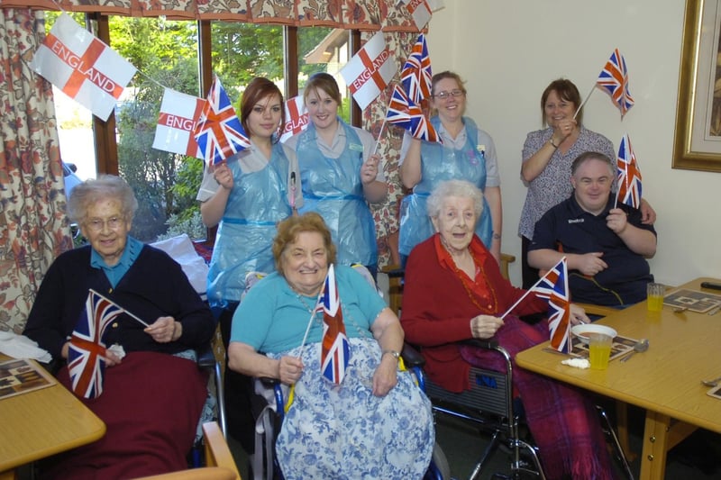 Residents and staff at Tanglewood Hunter’s Creek care
home, London Road, Boston, enjoyed watching the royal wedding on new huge flatscreen TVs. There was also fancy dress and entertainment from the Tonya School of Dance and a singer. Pictured are staff, from left, Danielle Cartwright, Emma Cutts, Vicki Kemp and entertainment officer Cat Bland, with residents, from left, Vera Moulds, Maisie Race, Queenie Jackson and Trevor Walter.