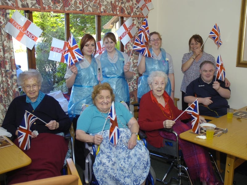 Residents and staff at Tanglewood Hunter’s Creek care
home, London Road, Boston, enjoyed watching the royal wedding on new huge flatscreen TVs. There was also fancy dress and entertainment from the Tonya School of Dance and a singer. Pictured are staff, from left, Danielle Cartwright, Emma Cutts, Vicki Kemp and entertainment officer Cat Bland, with residents, from left, Vera Moulds, Maisie Race, Queenie Jackson and Trevor Walter.