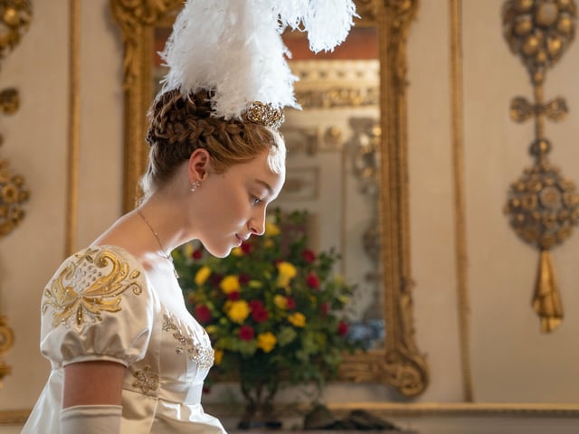 But as her older brother begins to rule out her potential suitors, the high society scandal sheet written by the mysterious Lady Whistledown casts aspersions on Daphne. Enter the highly desirable and rebellious Duke of Hastings (Regé-Jean Page), committed bachelor and the catch of the season for the debutantes’ mamas. Despite proclaiming that they want nothing the other has to offer, their attraction is undeniable and sparks fly as they find themselves engaged in an increasing battle of wits while navigating society’s expectations for their future.
