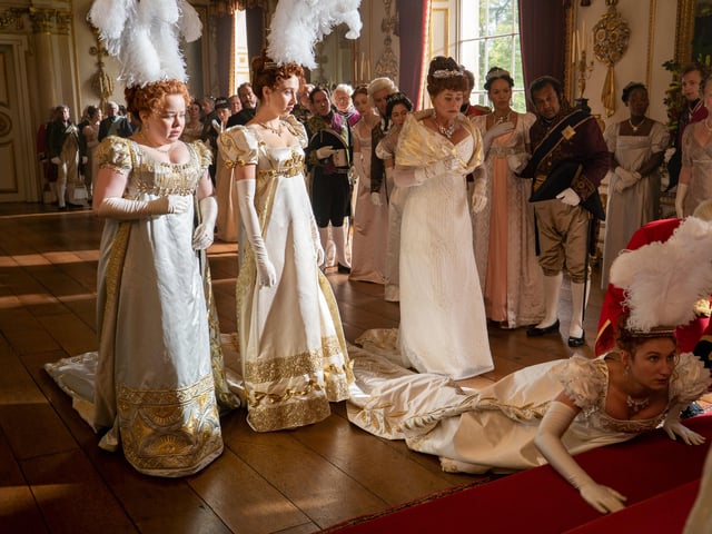 BRIDGERTON (L to R) NICOLA COUGHLAN as PENELOPE FEATHERINGTON, HARRIET CAINS as PHILLIPA FEATHERINGTON, BESSIE CARTER as PRUDENCE FEATHERINGTON and POLLY WALKER as PORTIA FEATHERINGTON in episode 101 of BRIDGERTON Cr. LIAM DANIEL/NETFLIX © 2020